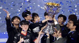 电竞圈传奇回归：极地大乱斗表演赛火爆开战，官方直播见证巅峰对决！